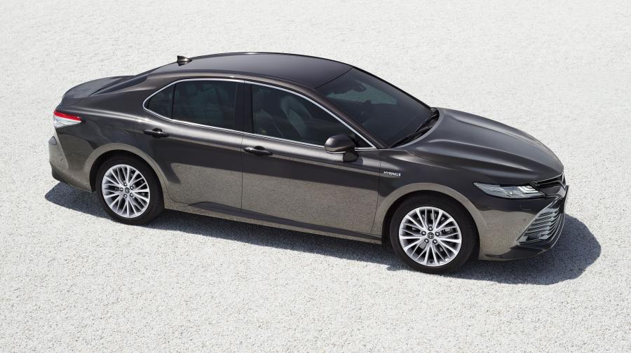  Toyota Camry Hybrid 2019 года  (EU) (фото 10 из 45)